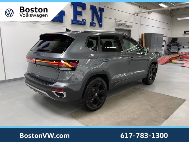 Used 2025 Volkswagen Taos SEL w/ Black Wheel Plus Package image 4