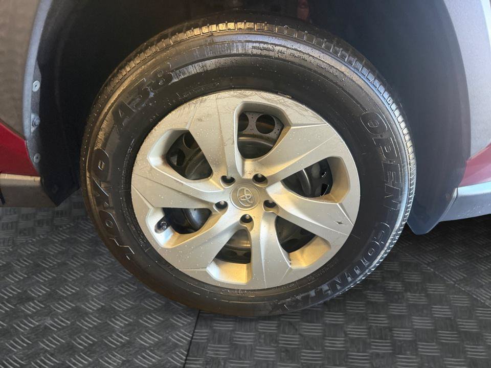 Certified 2021 Toyota RAV4 LE AWD/4WD image 29