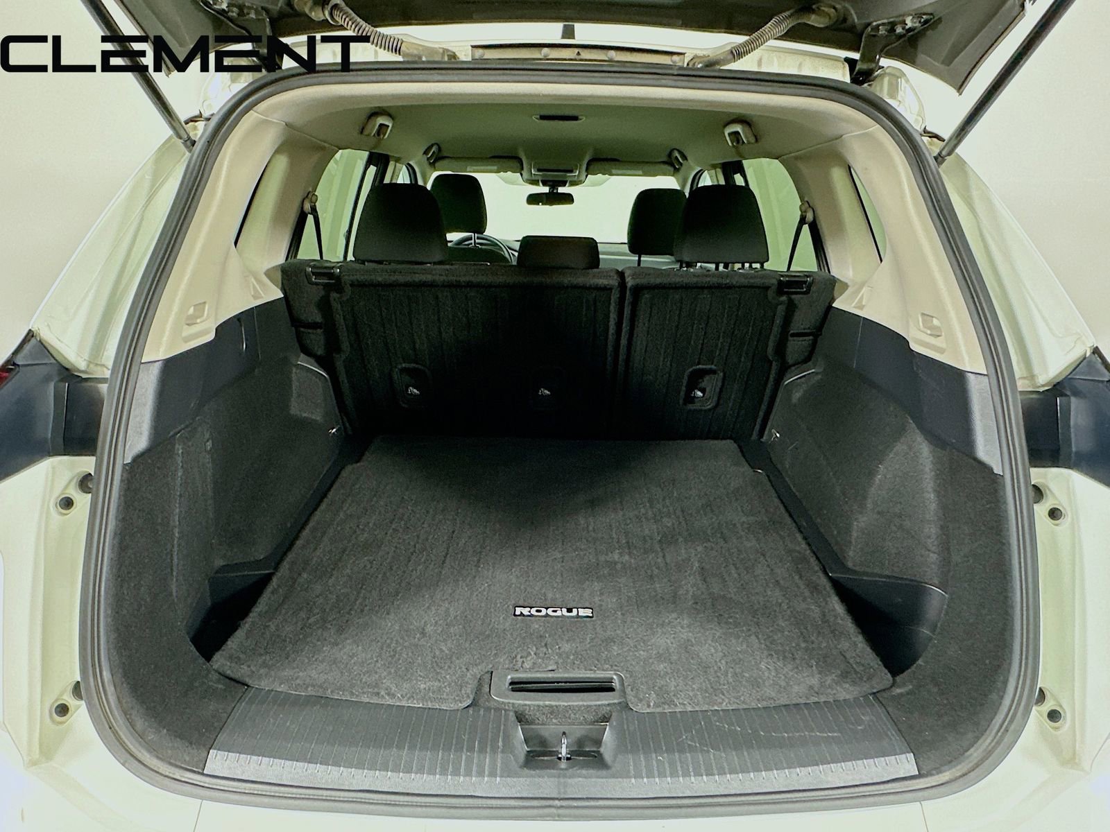 Used 2024 Nissan Rogue S image 9