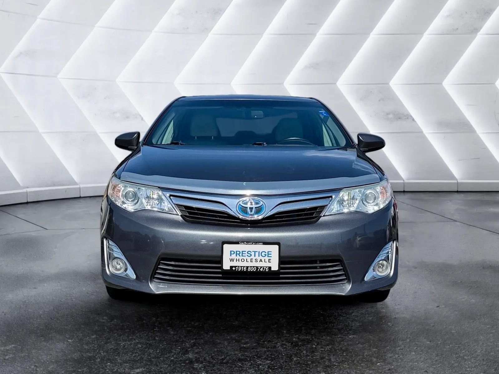 Used 2014 Toyota Camry XLE w/ Leather Package FWD image 2