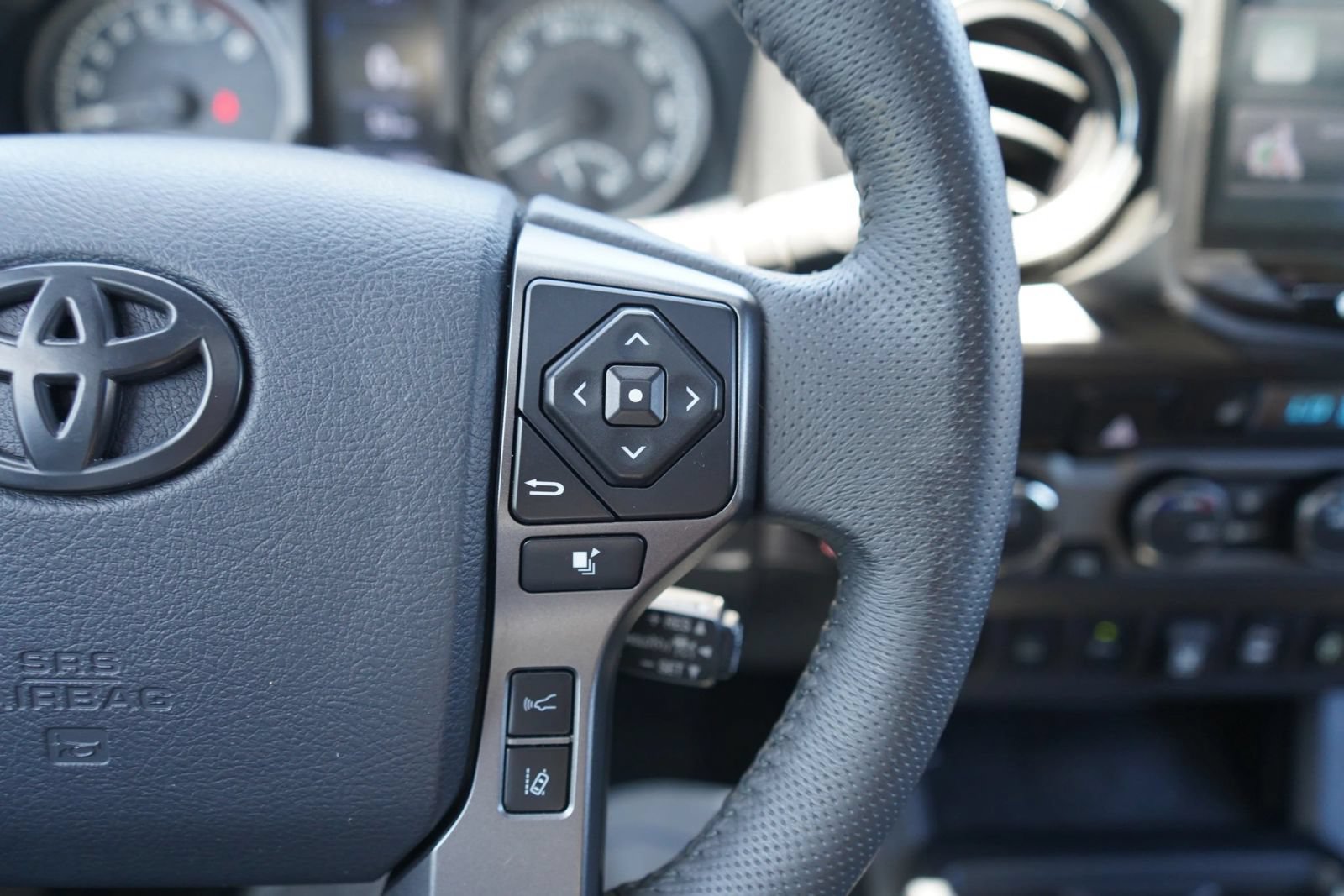 Used 2019 Toyota Tacoma TRD Off-Road AWD/4WD image 14