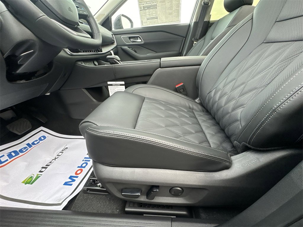 New 2026 Nissan Rogue Platinum image 12