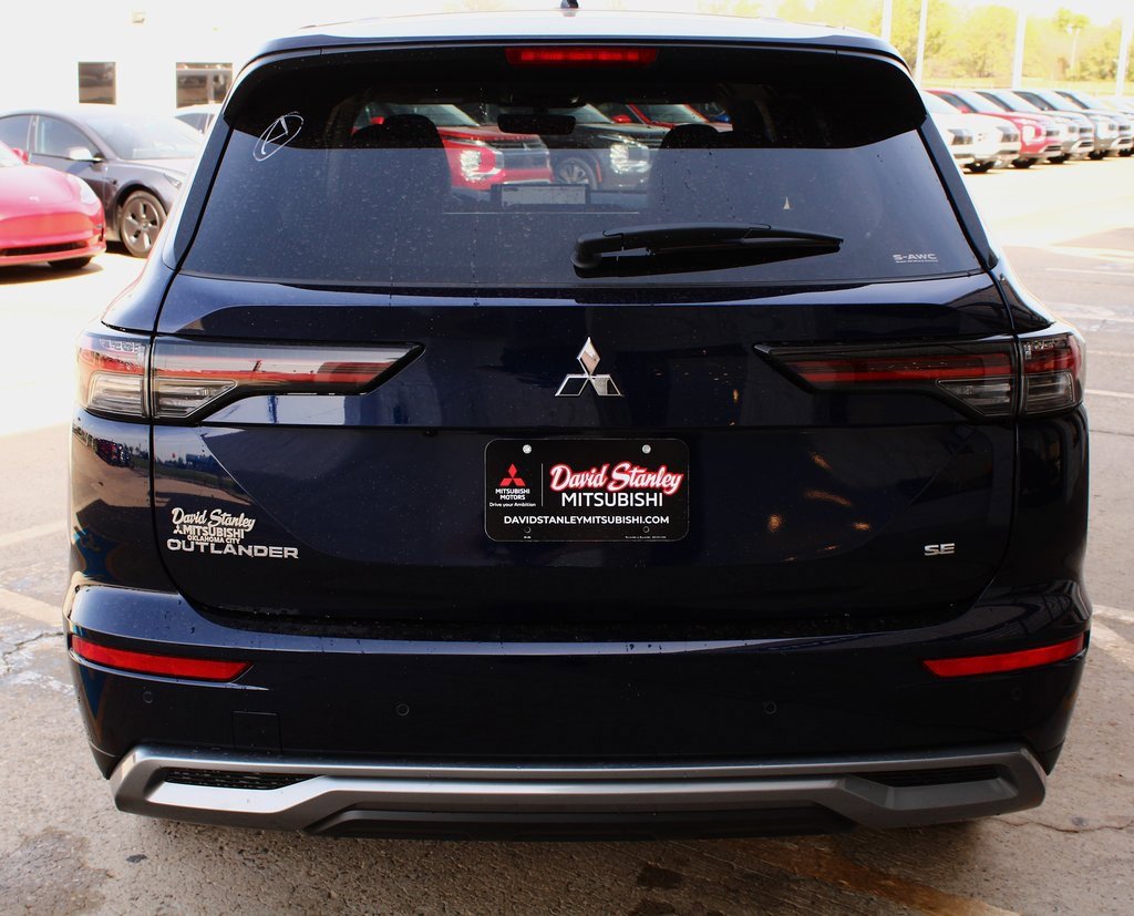 New 2025 Mitsubishi Outlander SE image 6