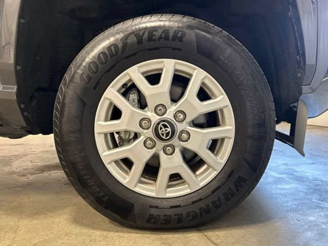 Used 2025 Toyota Tacoma SR5 AWD/4WD image 11