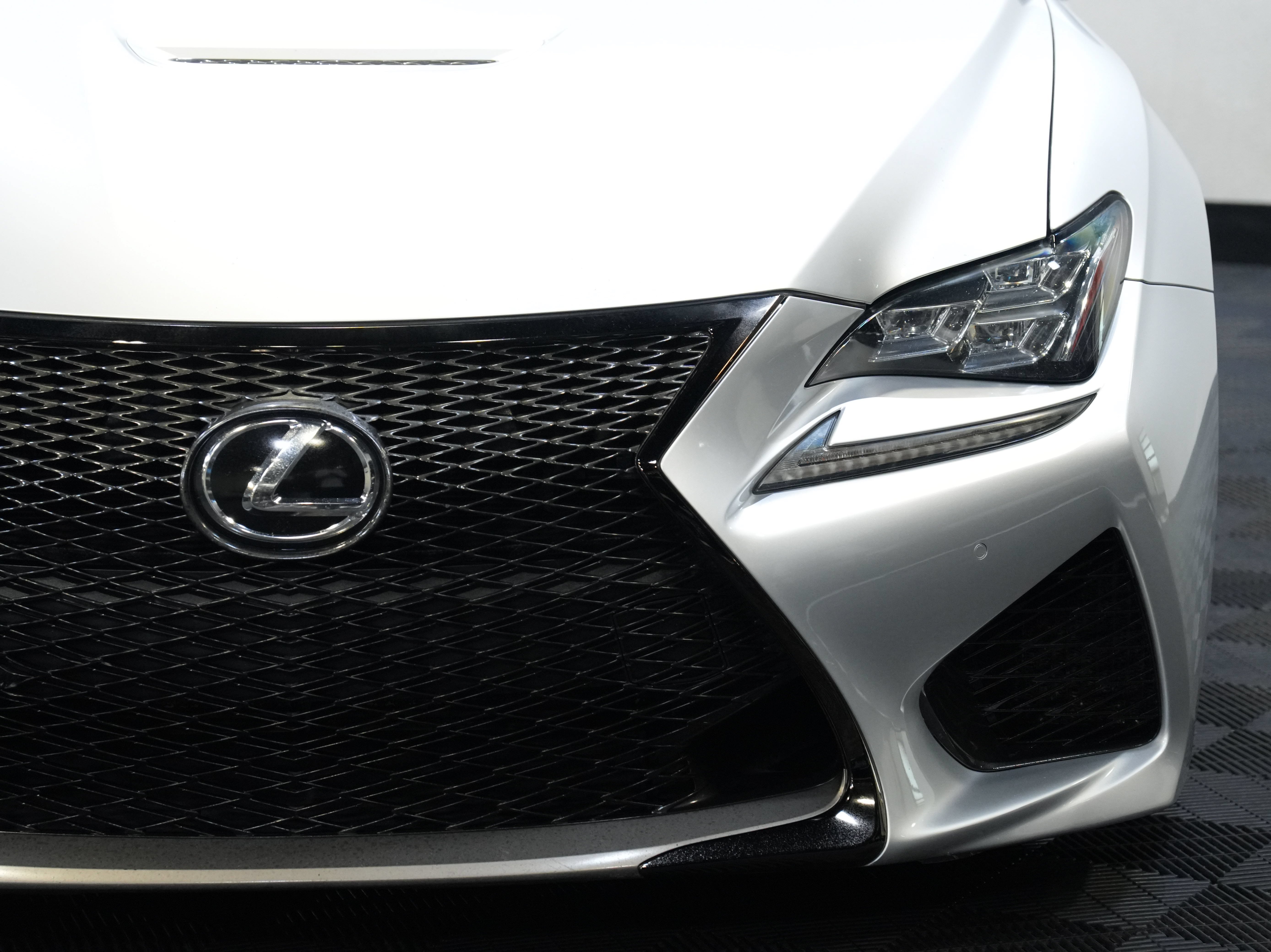 Used 2015 Lexus RC F w/ Performance Package RWD image 10