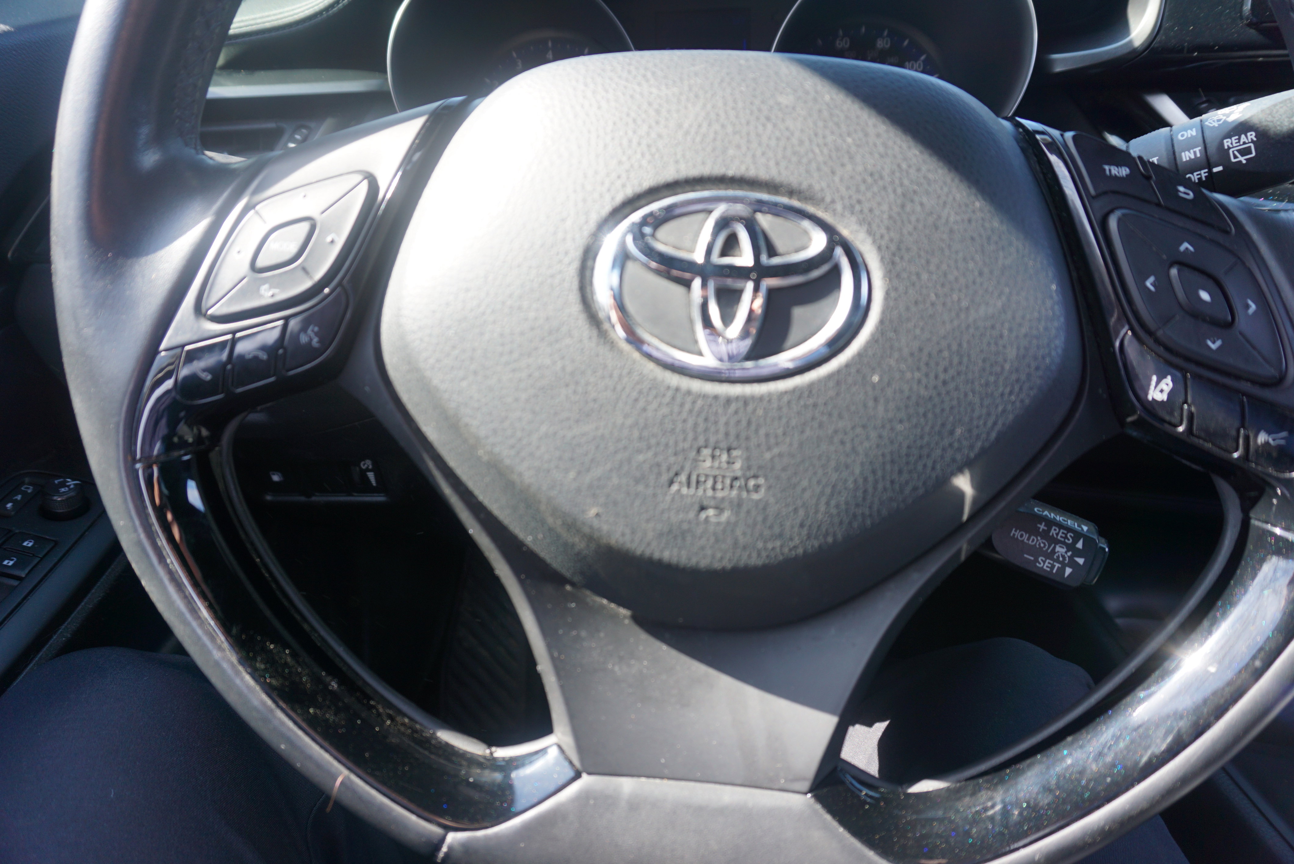 Used 2018 Toyota C-HR XLE image 8