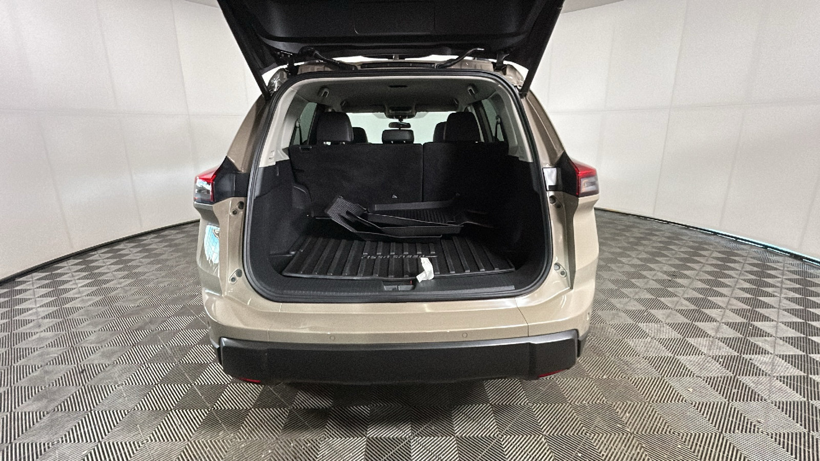 Used 2025 Nissan Rogue SV AWD/4WD image 34