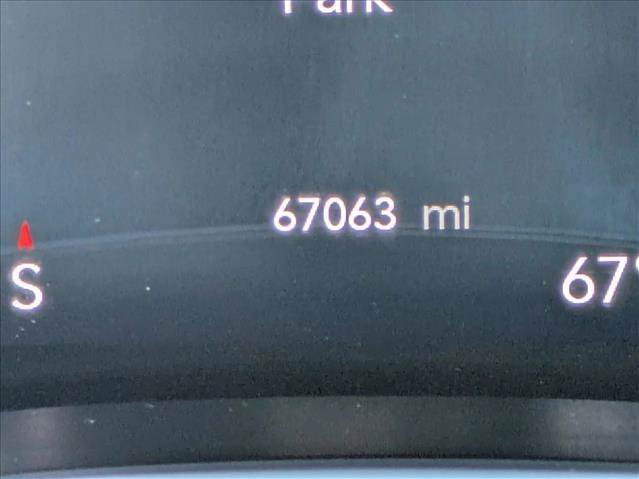 Used 2017 Chrysler Pacifica Limited w/ UConnect Theater Package FWD image 13