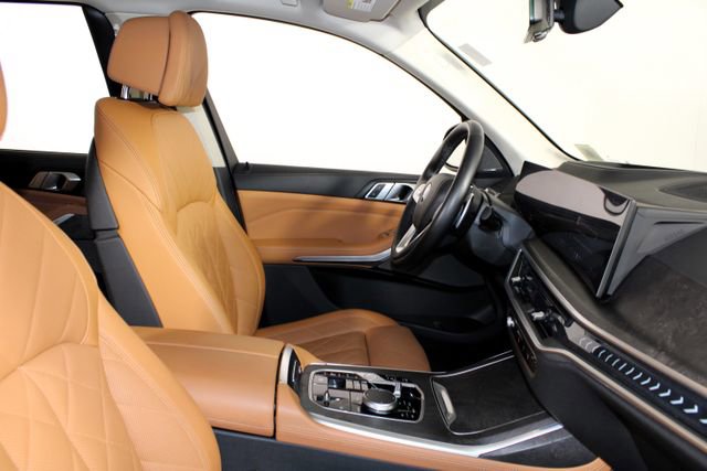 Used 2024 BMW X7 xDrive40i w/ Premium Package image 31