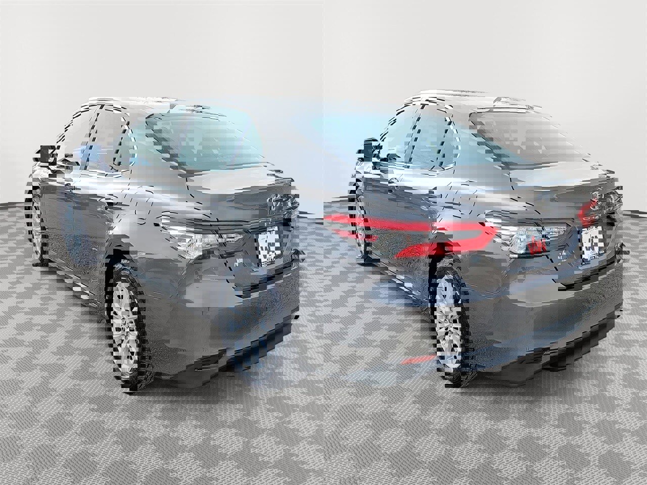 Used 2018 Toyota Camry LE image 7