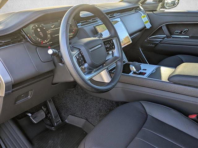 New 2025 Land Rover Range Rover SE image 3
