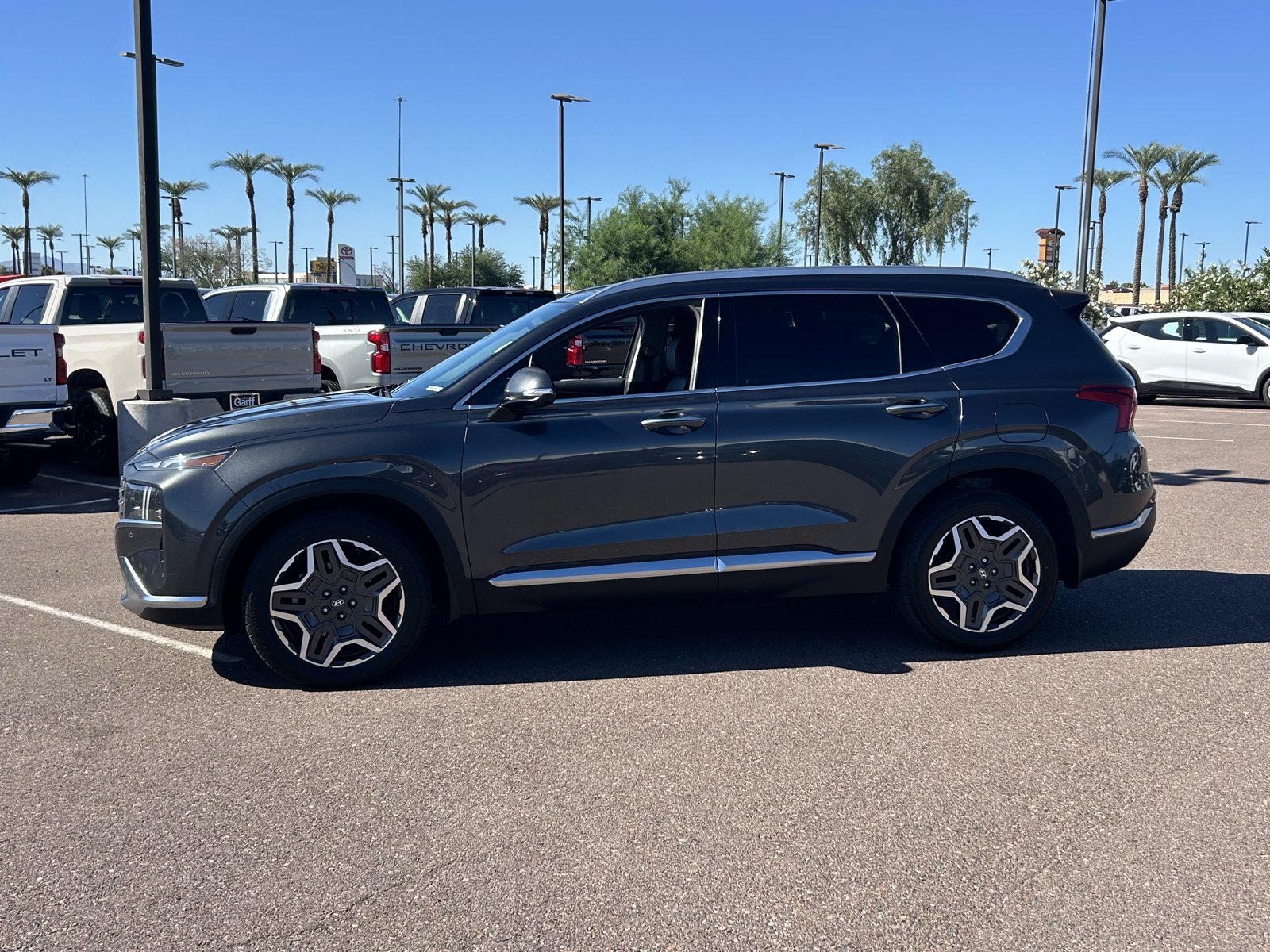 Used 2023 Hyundai Santa Fe Limited FWD image 2