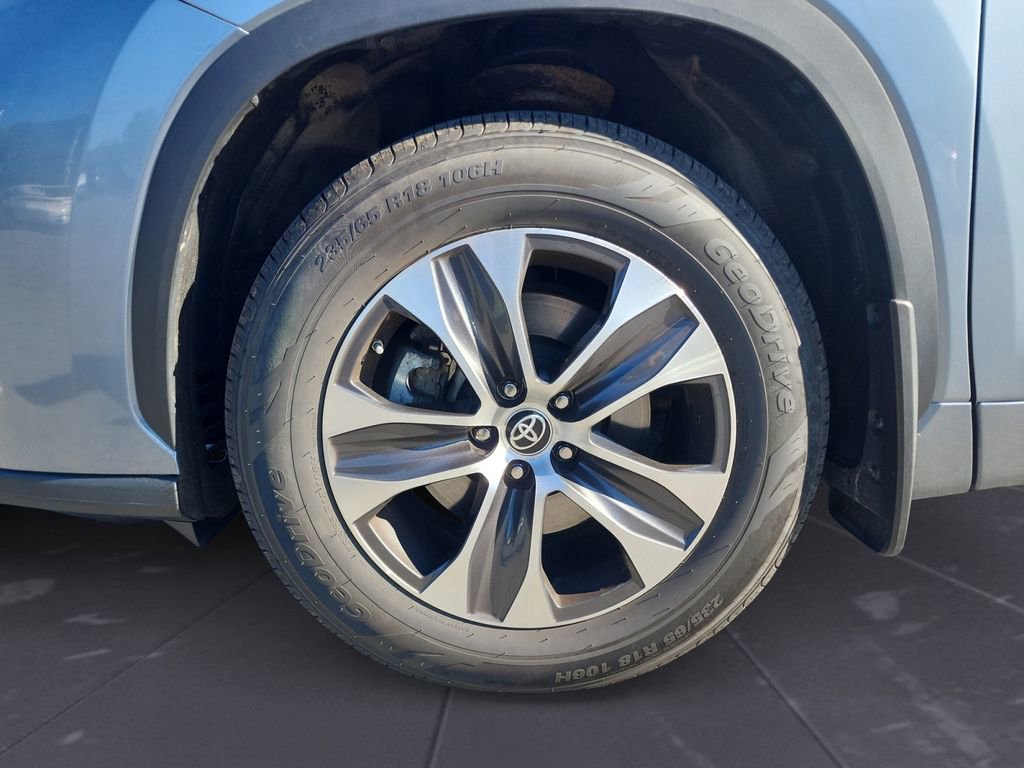 Used 2022 Toyota Highlander XLE image 14