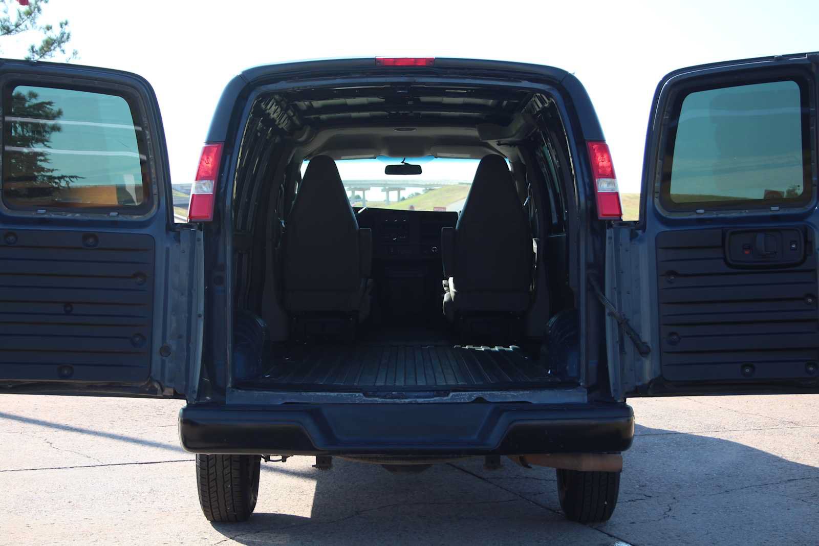 Used 2019 Chevrolet Express 2500 w/ Driver Convenience Package RWD image 10