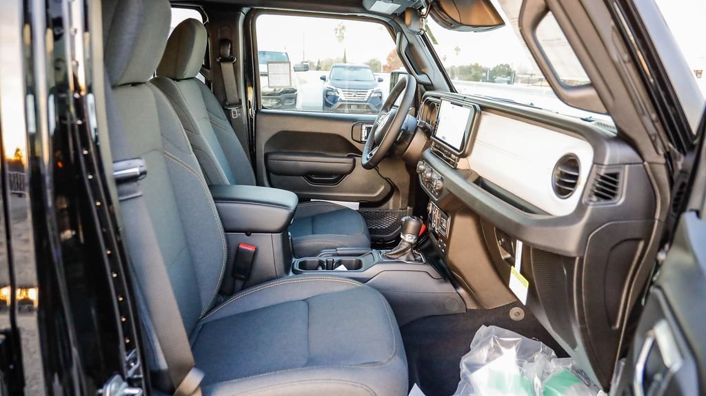 New 2026 Jeep Gladiator Sport AWD/4WD image 18