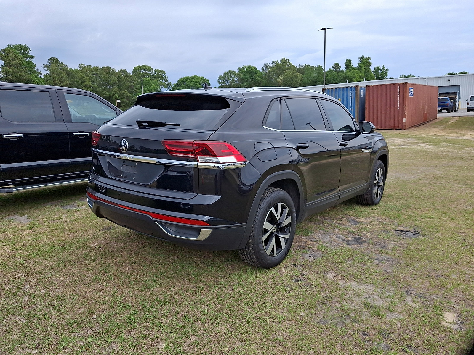 Used 2023 Volkswagen Atlas Cross Sport SE FWD image 4