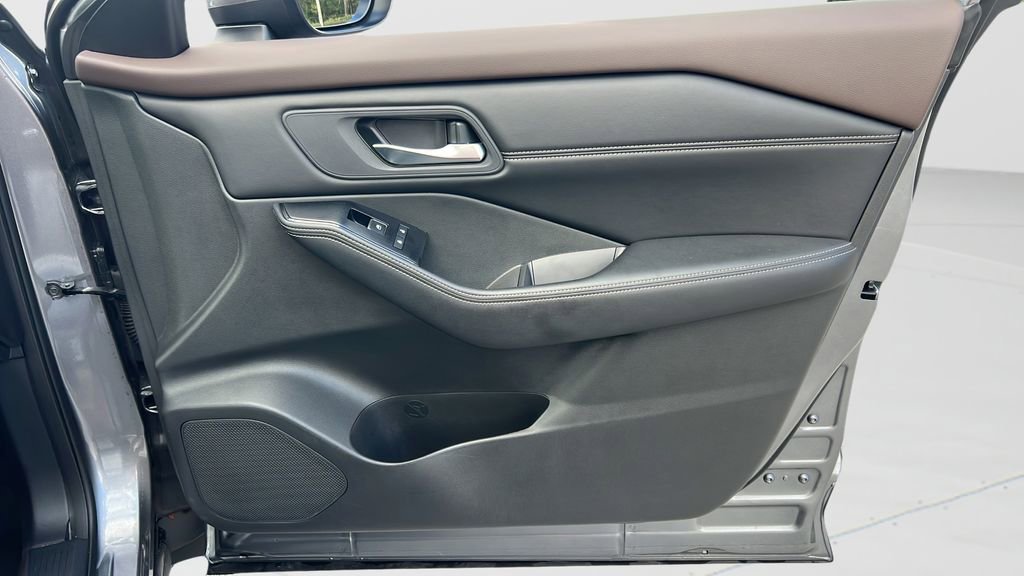 Used 2023 Nissan Rogue SL w/ SL Premium Package image 18