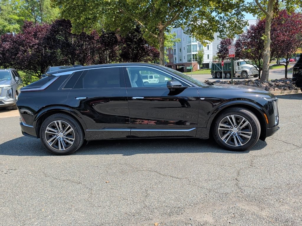 Used 2024 Cadillac Lyriq Luxury w/ LPO, Floor Liner Package AWD/4WD image 2