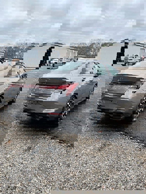 Used 2023 Hyundai Elantra SEL w/ Convenience Package image 5