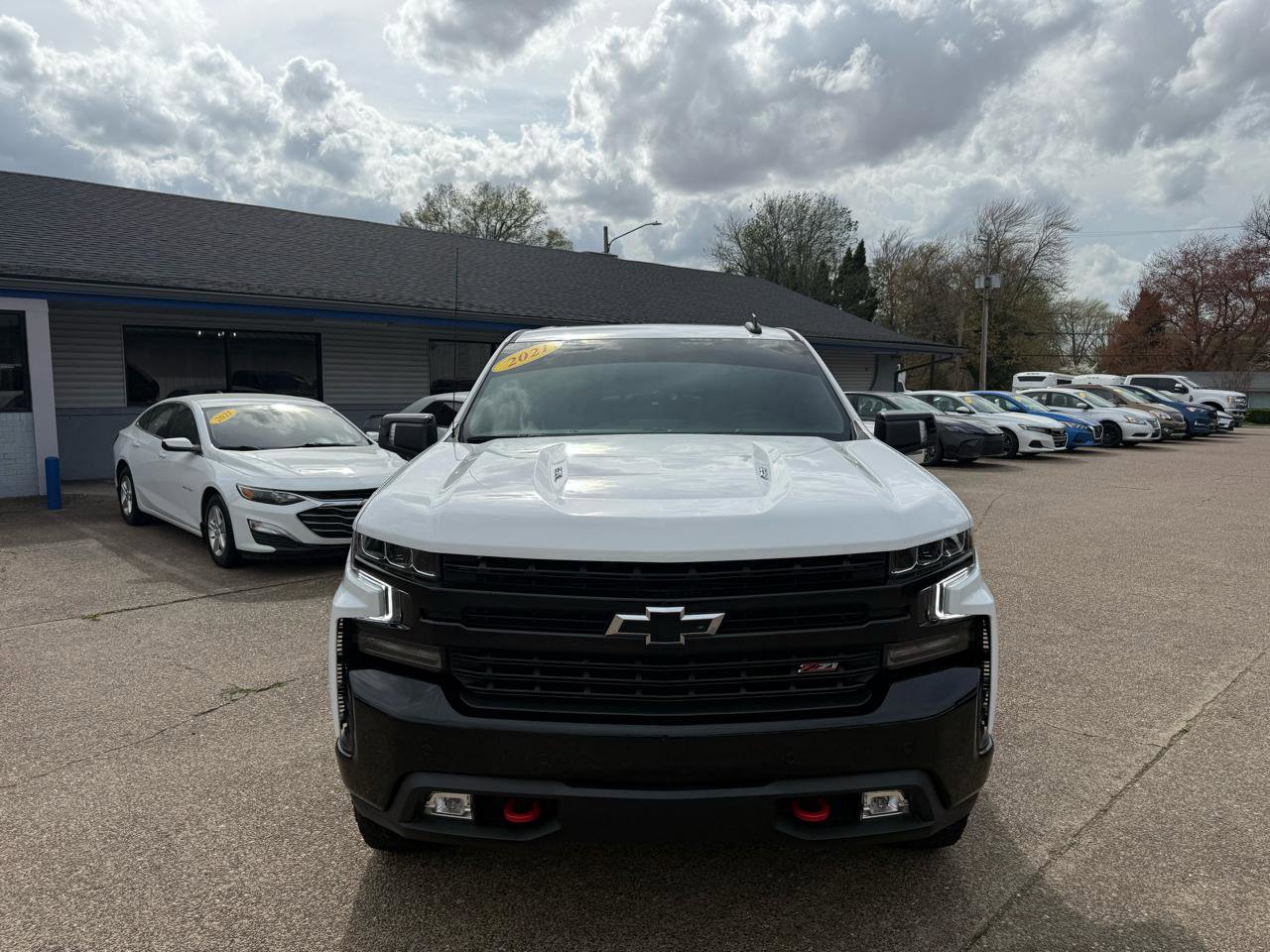 Used 2021 Chevrolet Silverado 1500 LT Trail Boss w/ Convenience Package II image 2