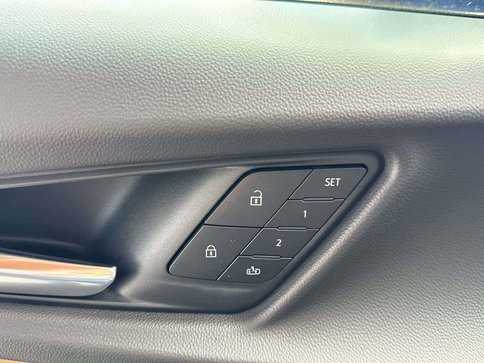 New 2026 Chevrolet Equinox ACTIV w/ Convenience Package III image 11