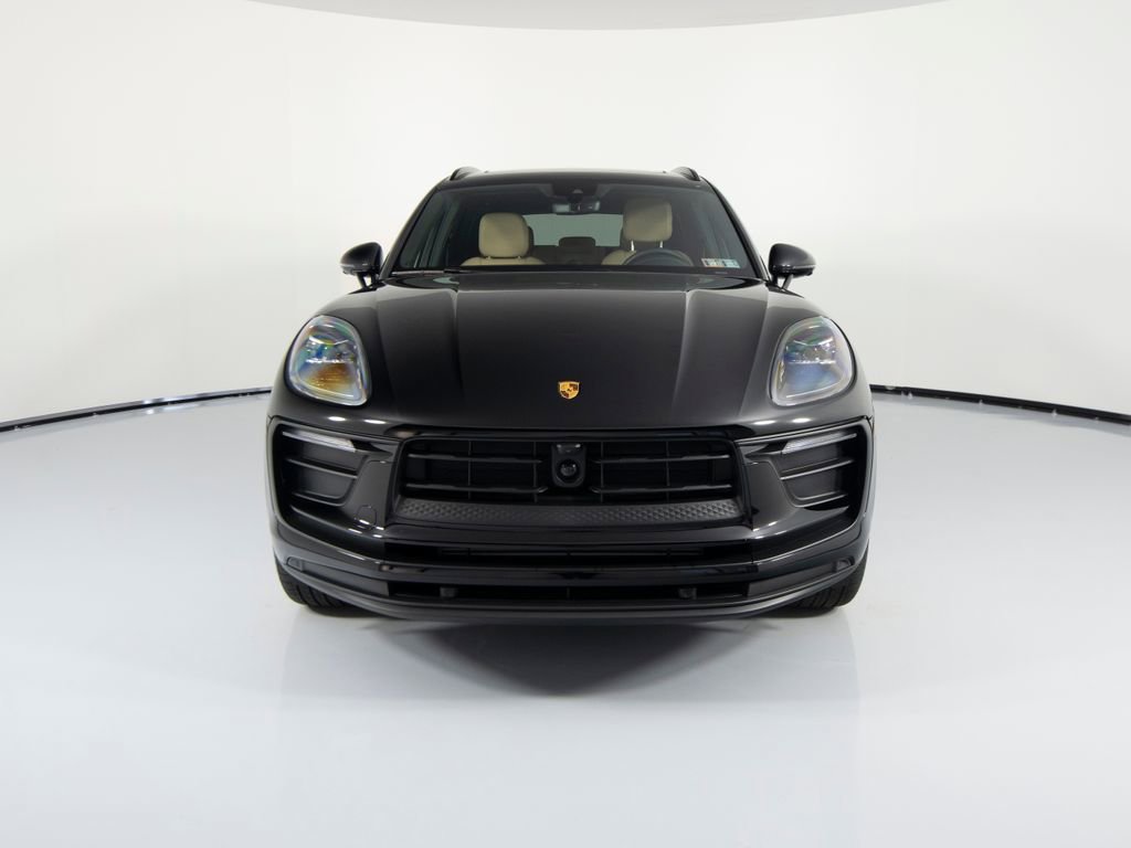 Certified 2025 Porsche Macan image 13