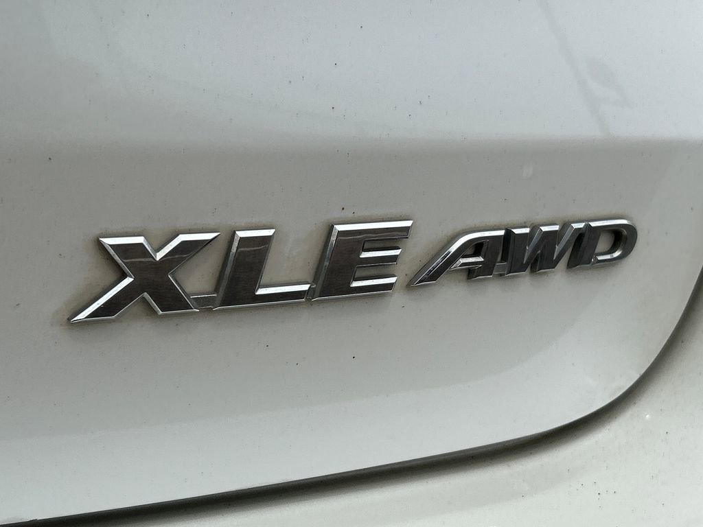 Used 2016 Toyota Highlander XLE image 28
