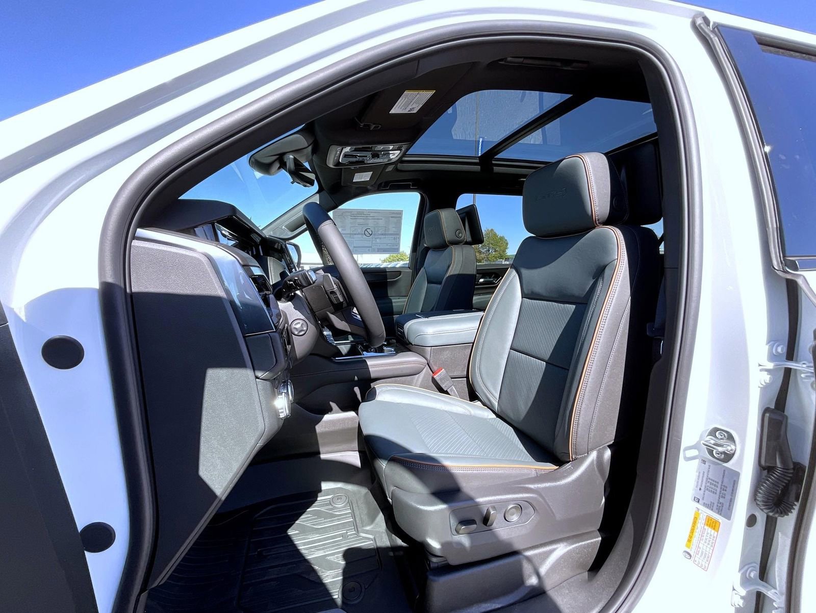 New 2026 GMC Yukon XL AT4 w/ AT4 Premium Plus Package image 10