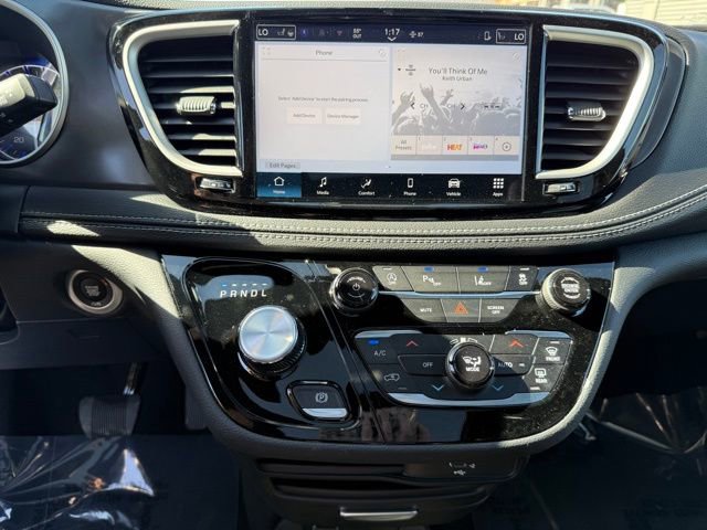 New 2026 Chrysler Pacifica Select image 24