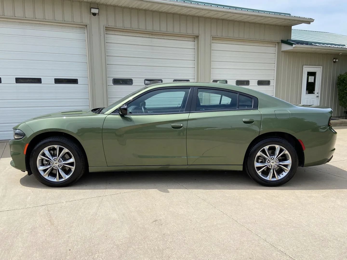 Used 2023 Dodge Charger SXT AWD/4WD image 4