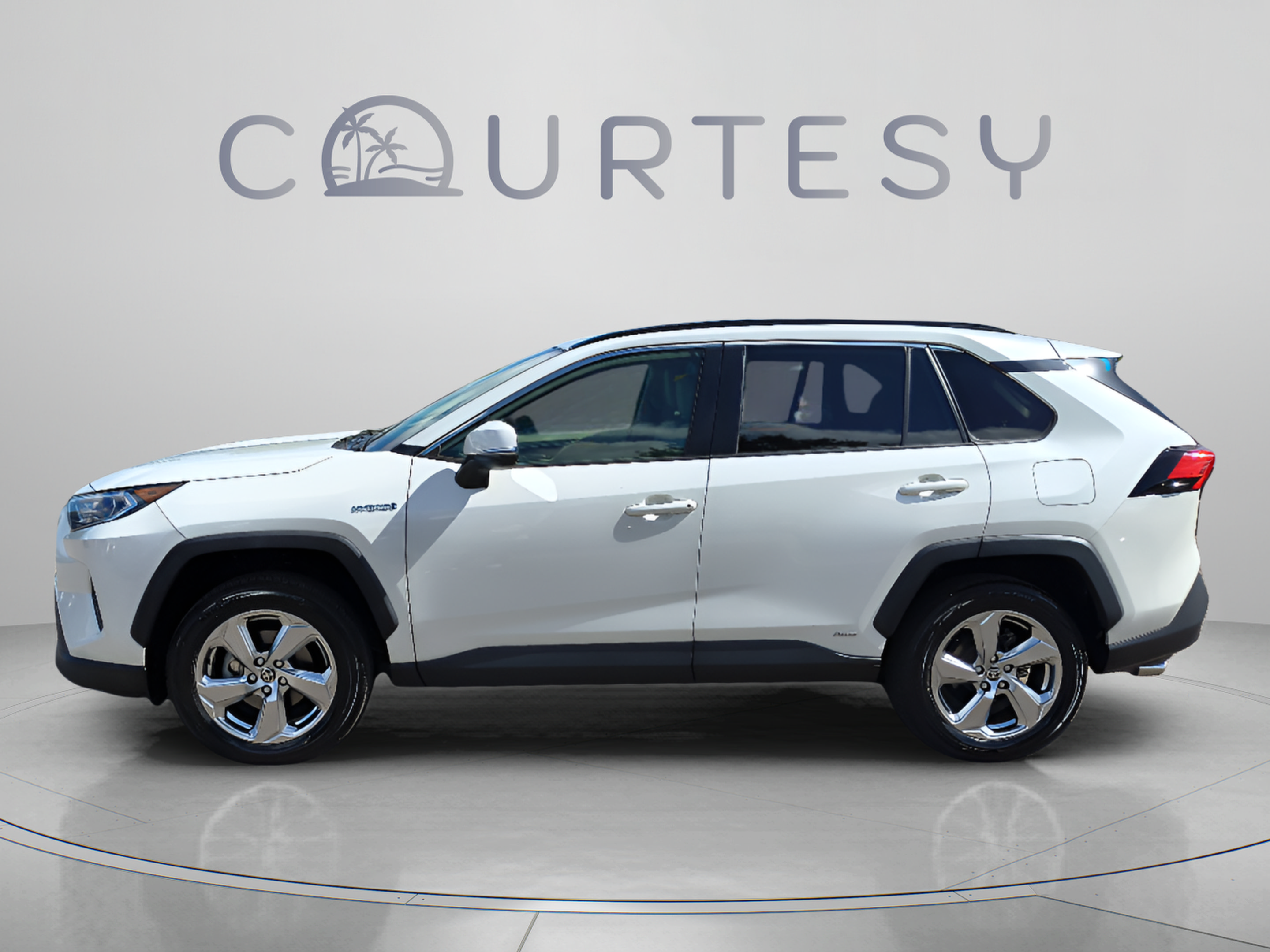 Used 2021 Toyota RAV4 XLE Premium AWD/4WD image 2