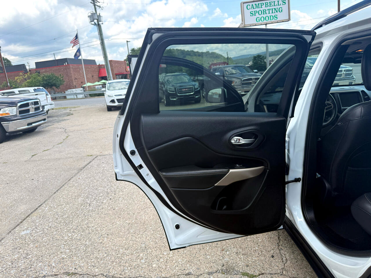 Used 2017 Jeep Cherokee High Altitude w/ Luxury Group image 45