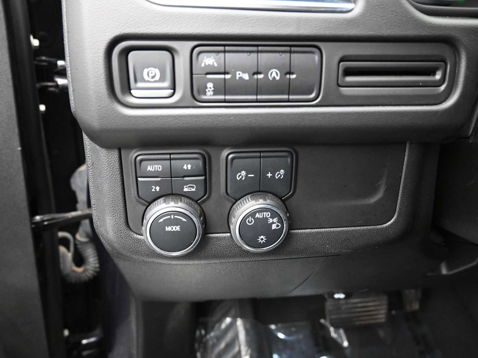 Used 2024 Chevrolet Tahoe LT AWD/4WD image 11