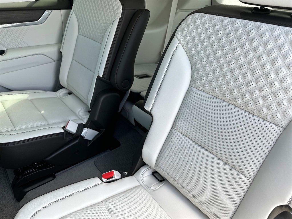 Used 2024 GMC Acadia Denali w/ Super Cruise Package image 11