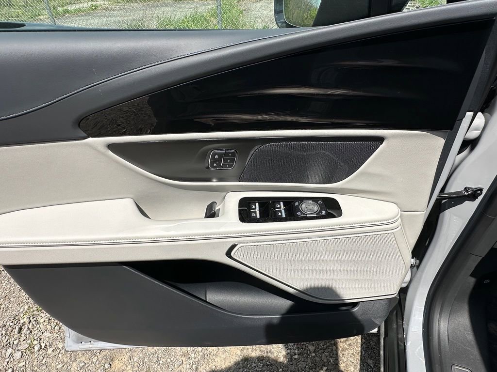 New 2026 Lincoln Nautilus Premier AWD/4WD image 16