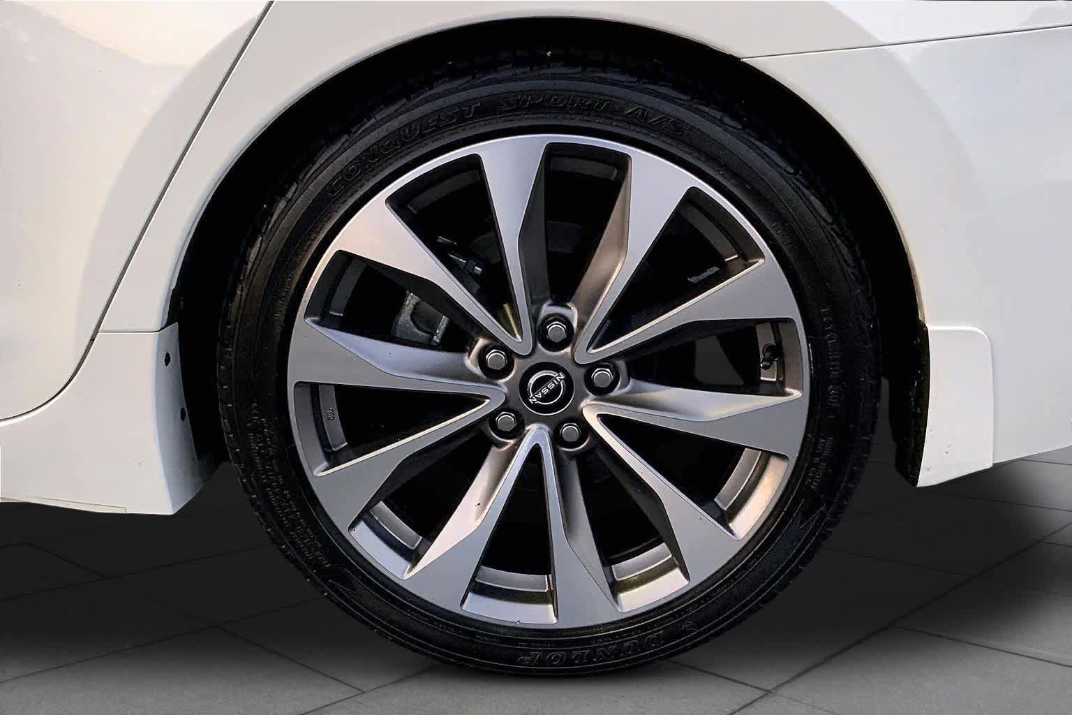 Used 2023 Nissan Maxima Platinum w/ Sport Mat Group FWD image 11