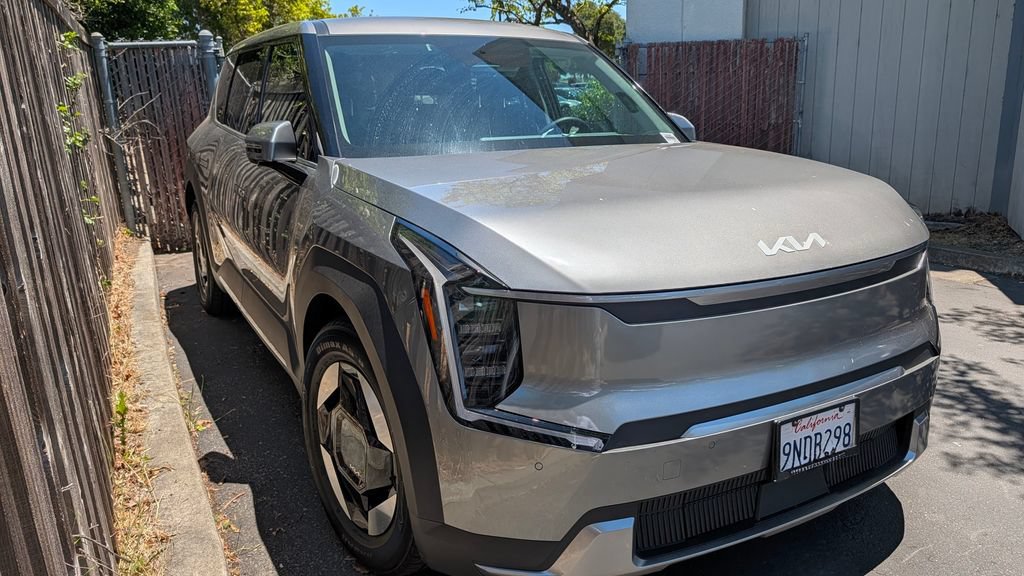 Used 2024 Kia EV9 Light Long Range RWD image 5