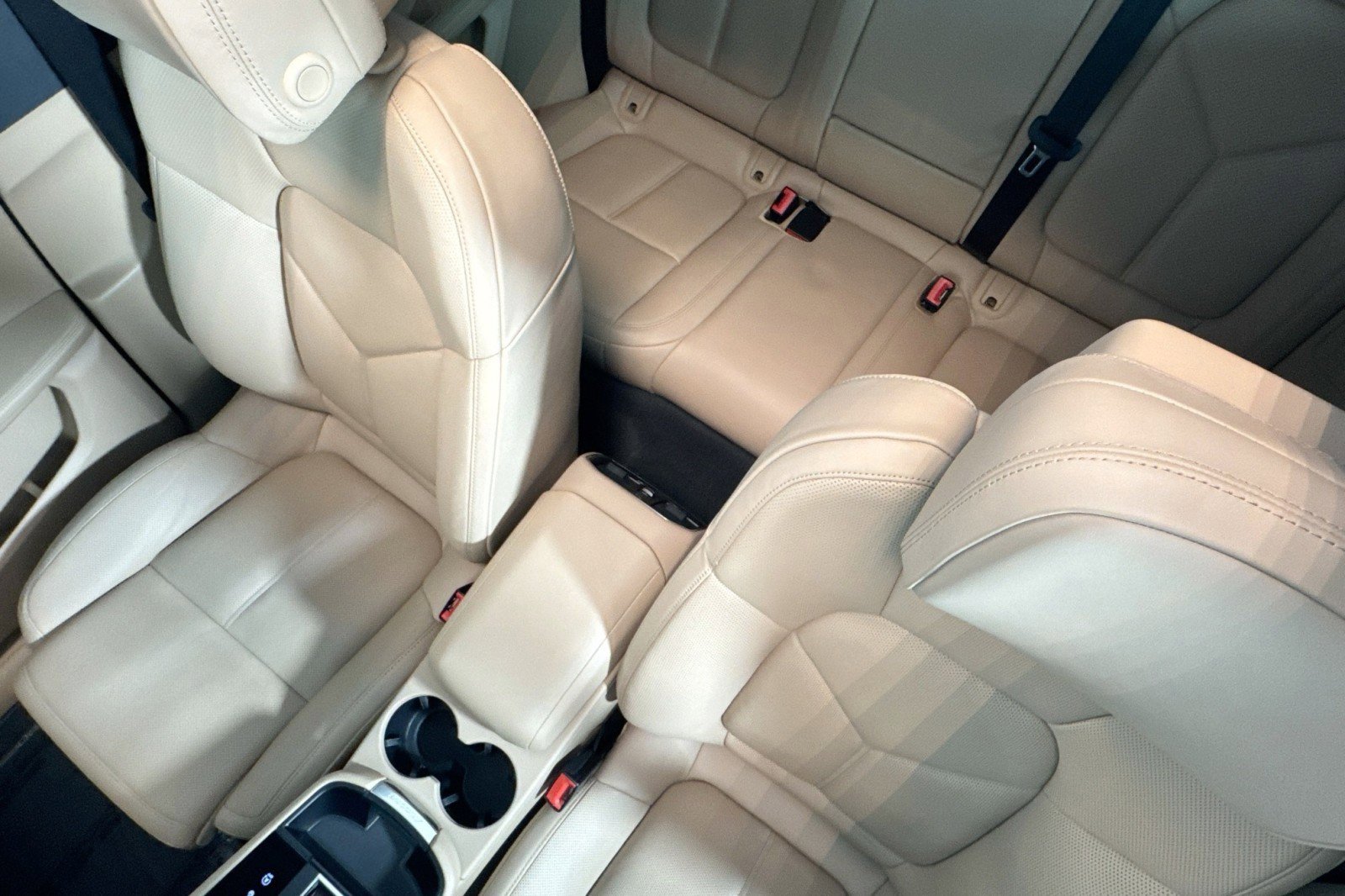 Used 2024 Porsche Macan w/ Premium Plus Package image 20