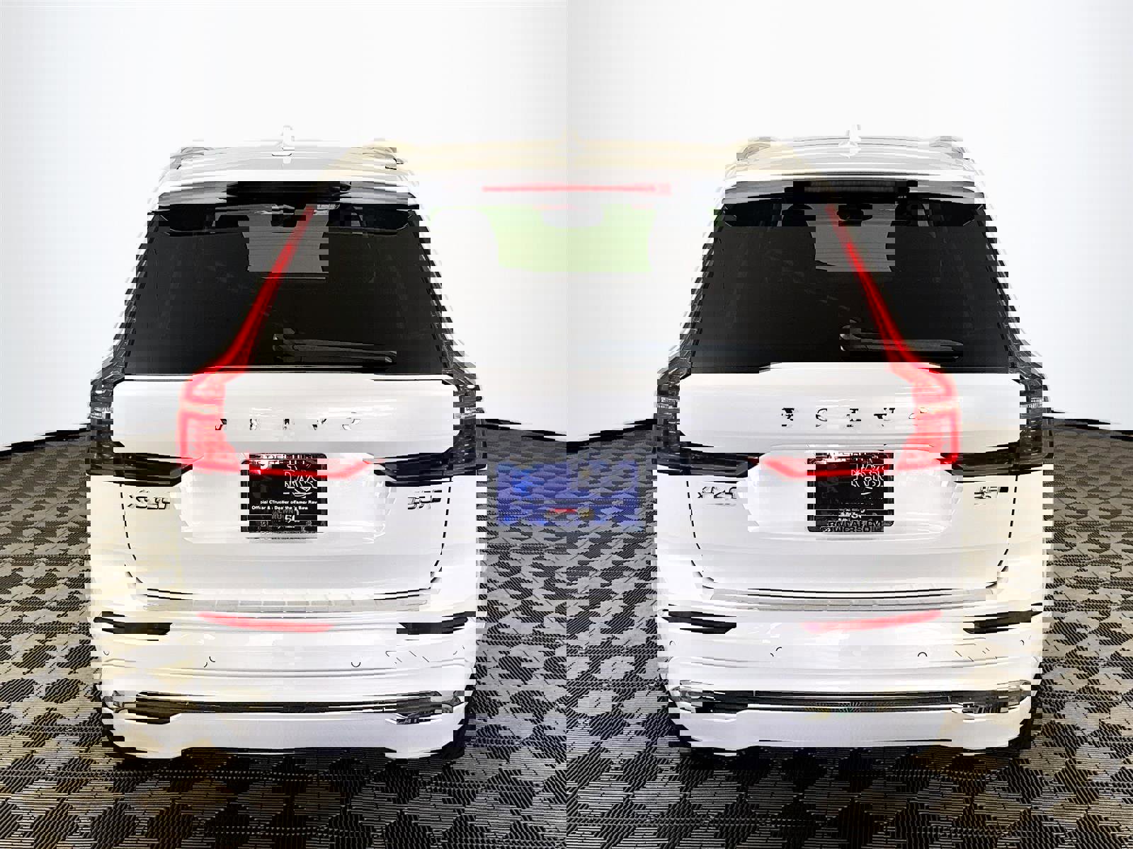 Used 2023 Volvo XC60 B5 Plus w/ Climate Package image 7