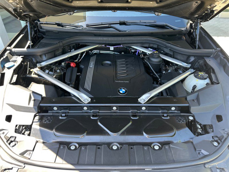 Certified 2022 BMW X5 xDrive40i w/ M Sport Package AWD/4WD image 58