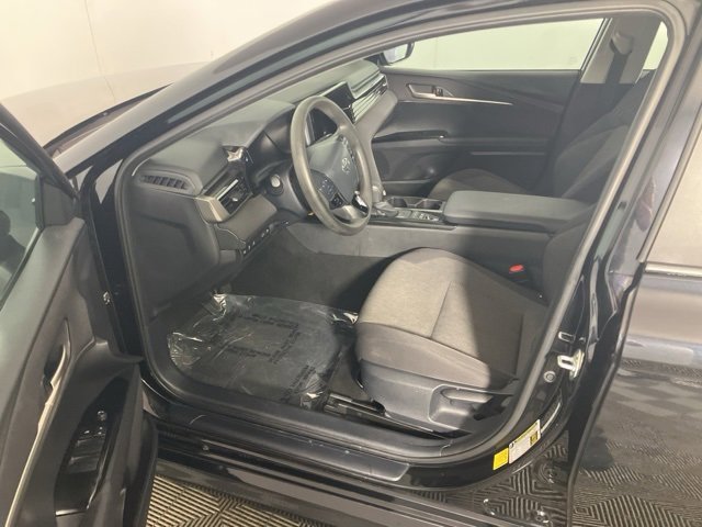 Used 2025 Toyota Camry LE image 7