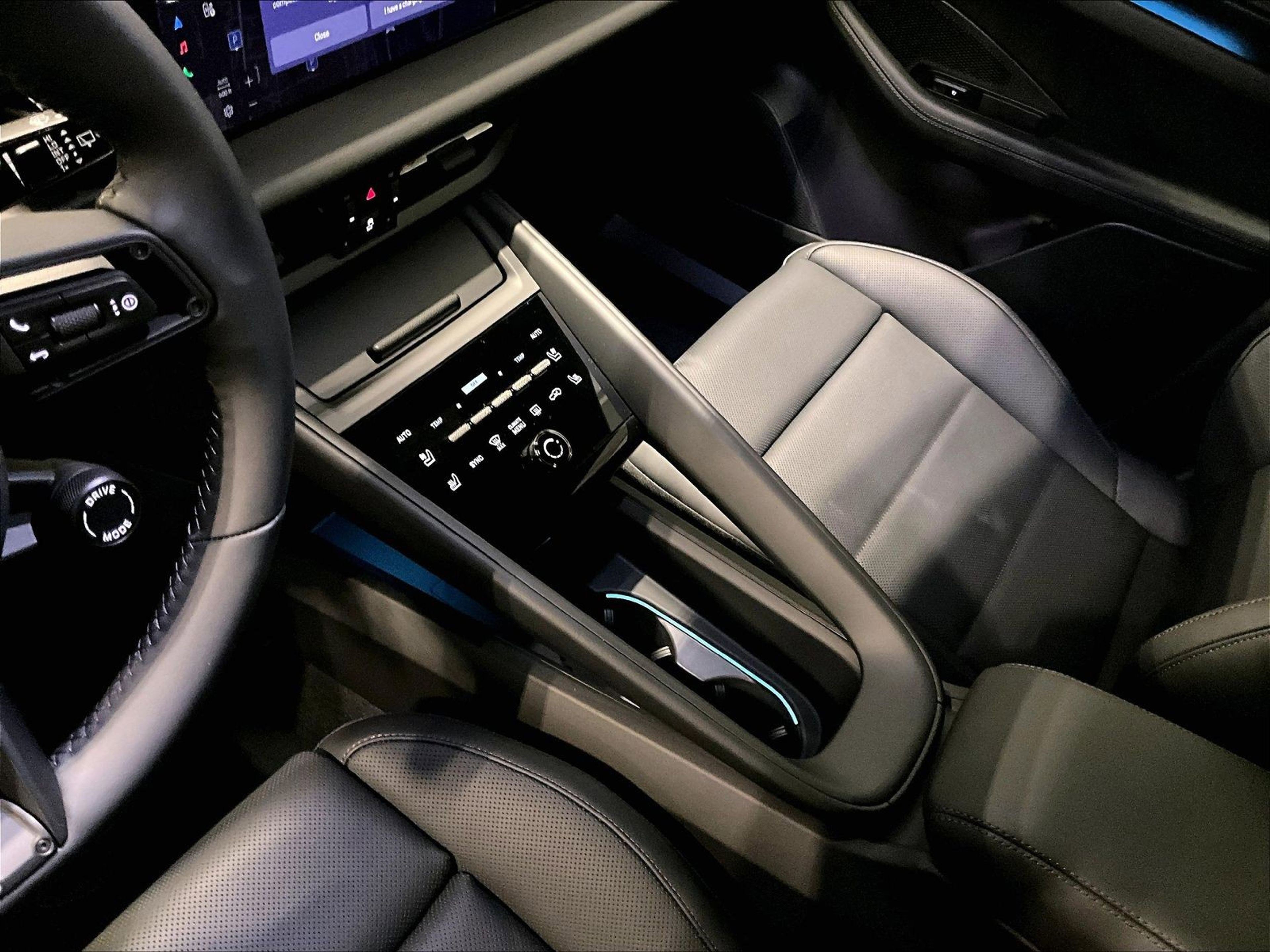 New 2026 Porsche Macan Turbo Electric AWD/4WD image 11