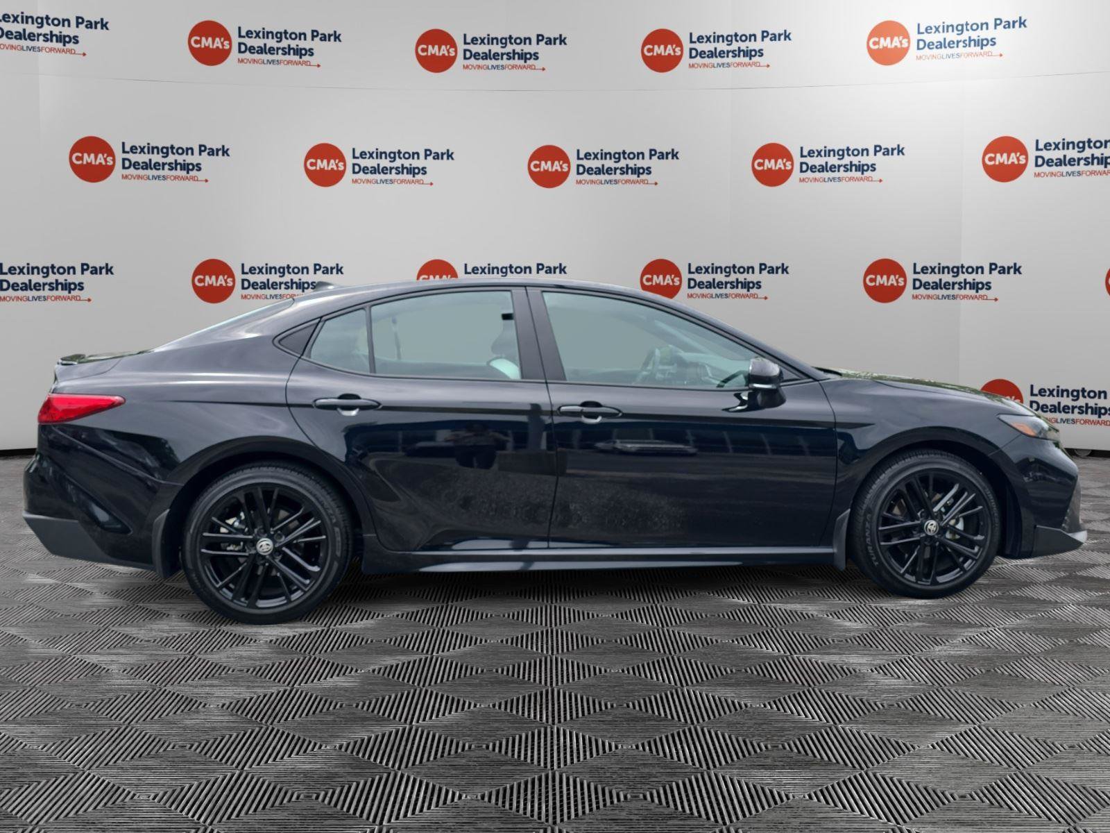 Used 2025 Toyota Camry SE FWD image 8