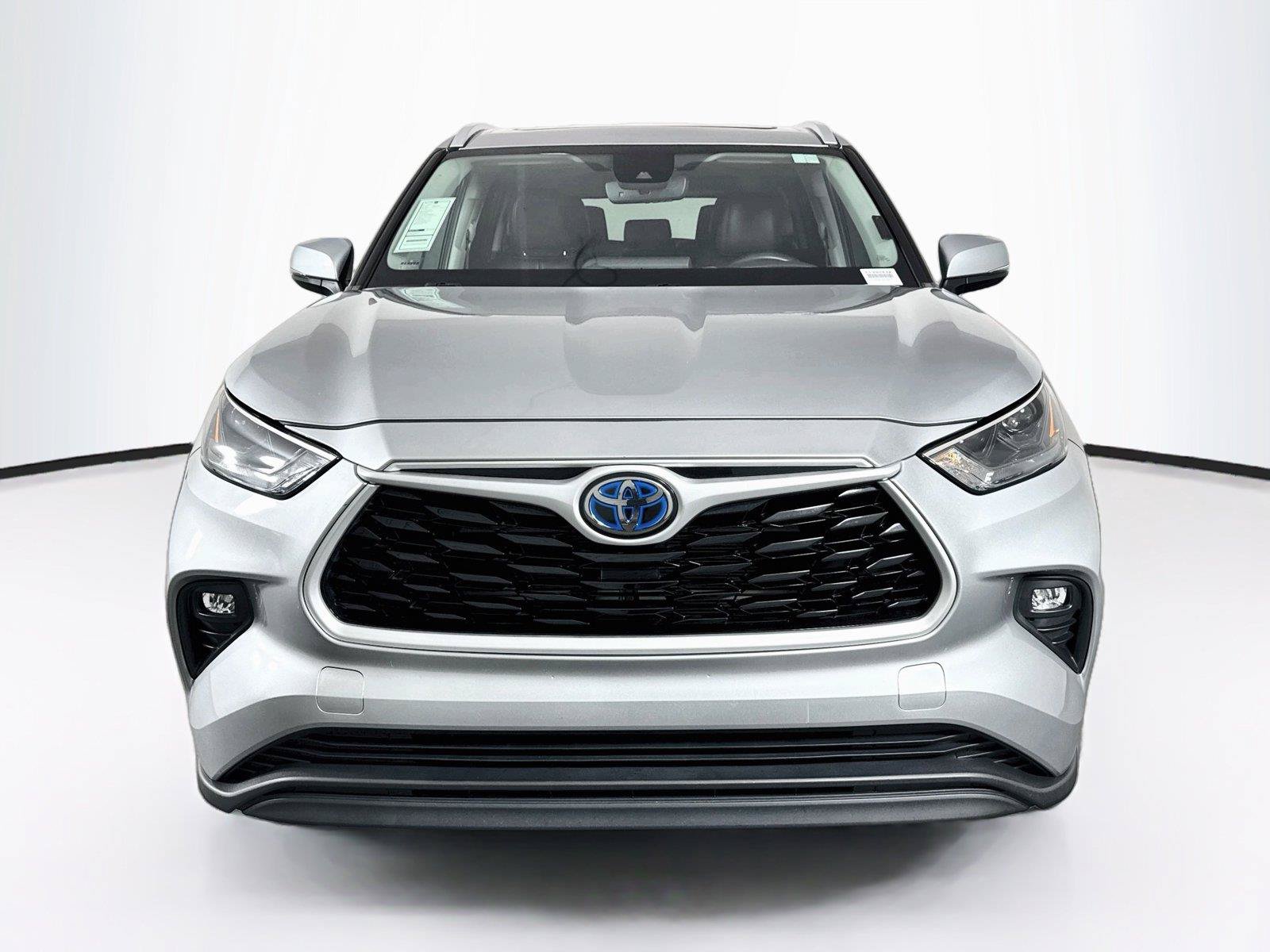 Used 2024 Toyota Highlander XLE AWD/4WD image 9
