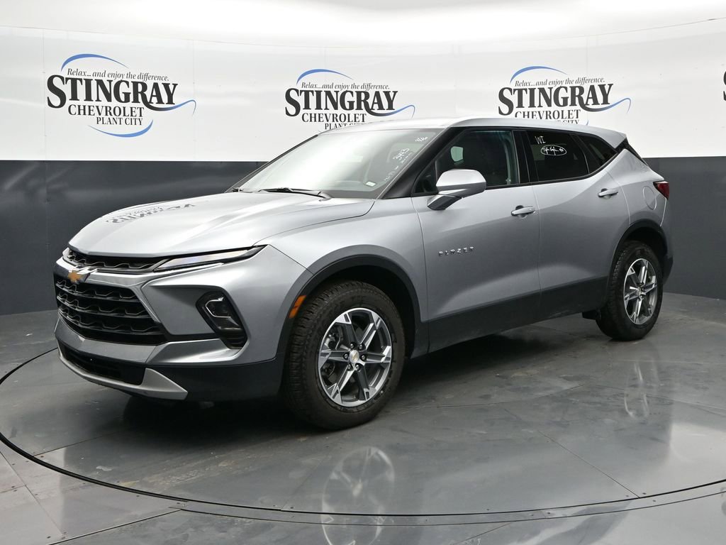 Used 2025 Chevrolet Blazer LT image 3