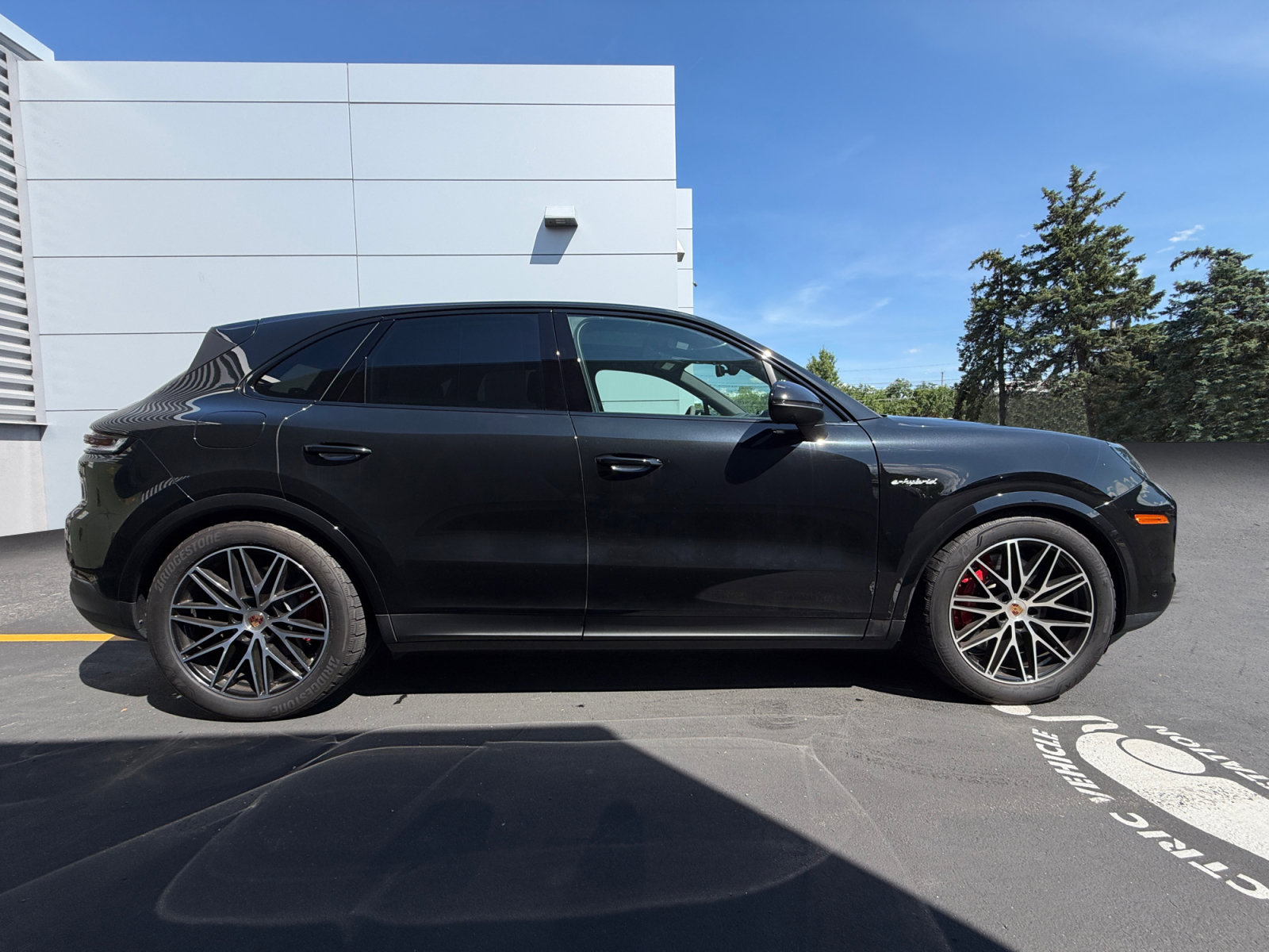 Used 2025 Porsche Cayenne S AWD/4WD image 12