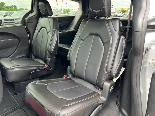 New 2026 Chrysler Pacifica Select w/ S Appearance Package FWD image 23