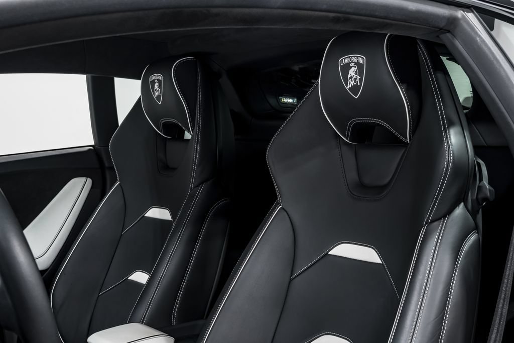 Used 2020 Lamborghini Huracan EVO RWD image 19
