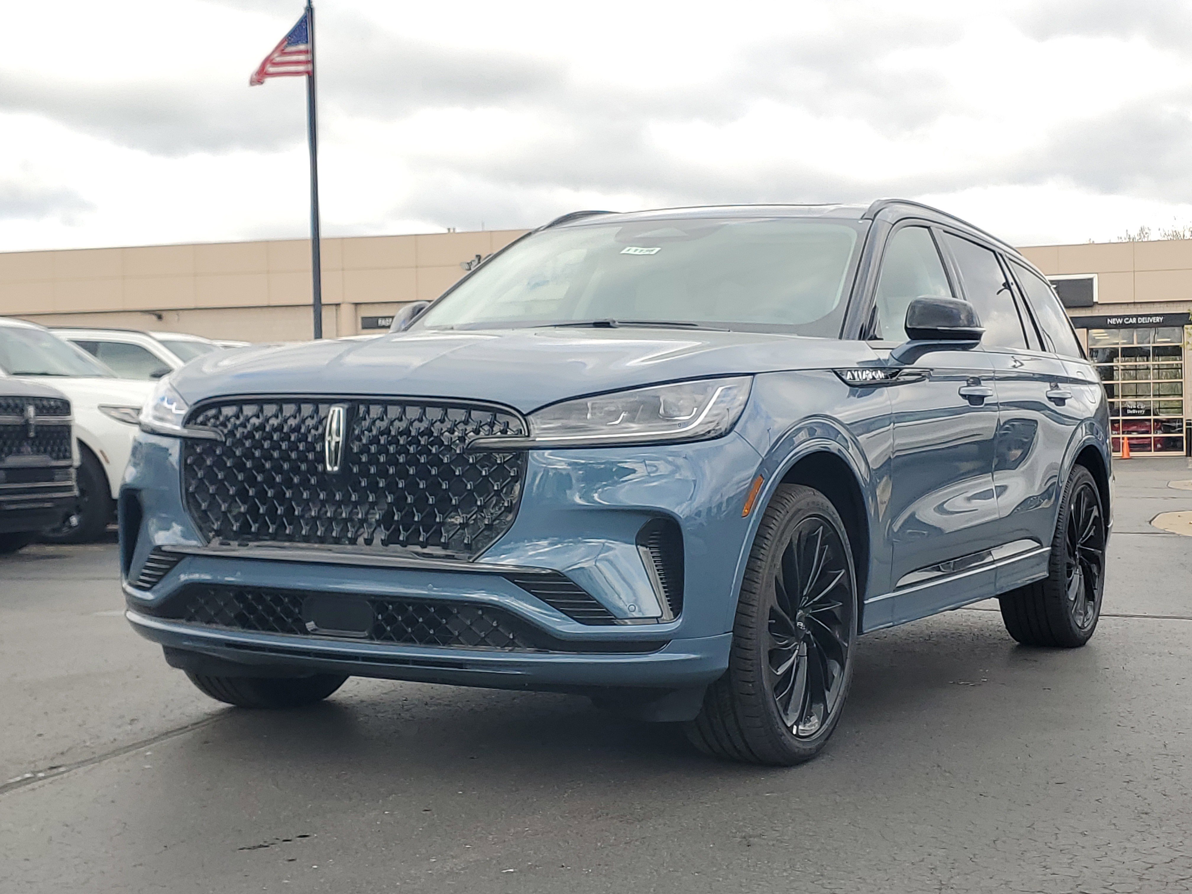 New 2026 Lincoln Aviator Reserve AWD/4WD image 2
