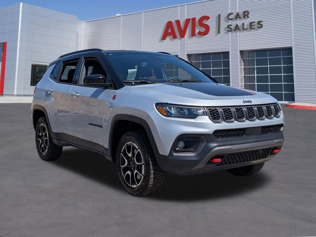 Used 2025 Jeep Compass Trailhawk image 3